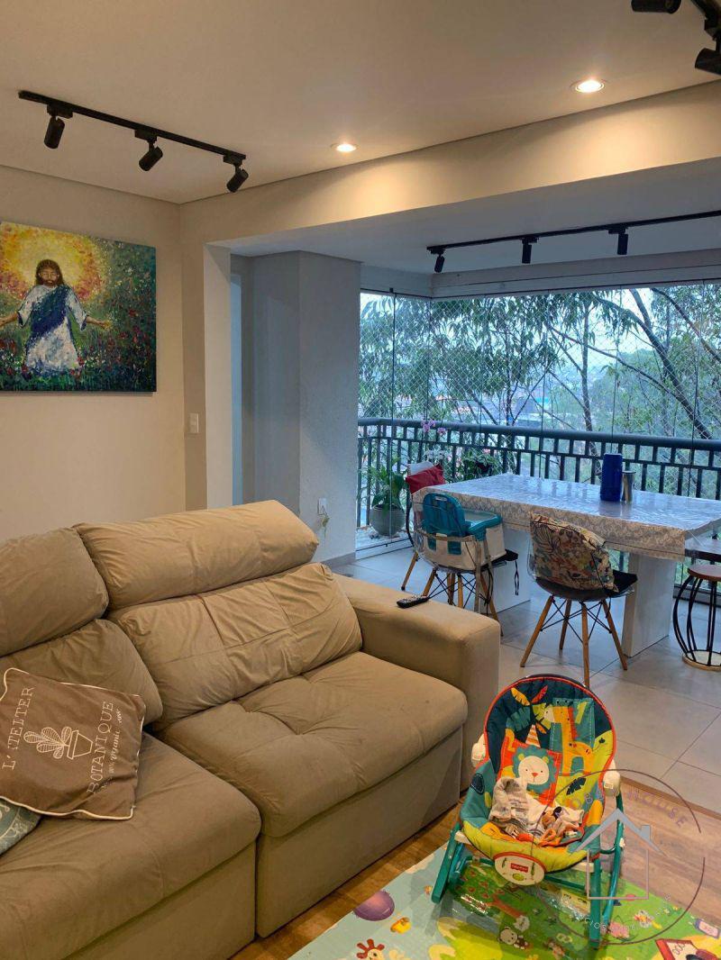 Apartamento 3 quartos sendo uma suíte, 2 banheiros e lavabo.