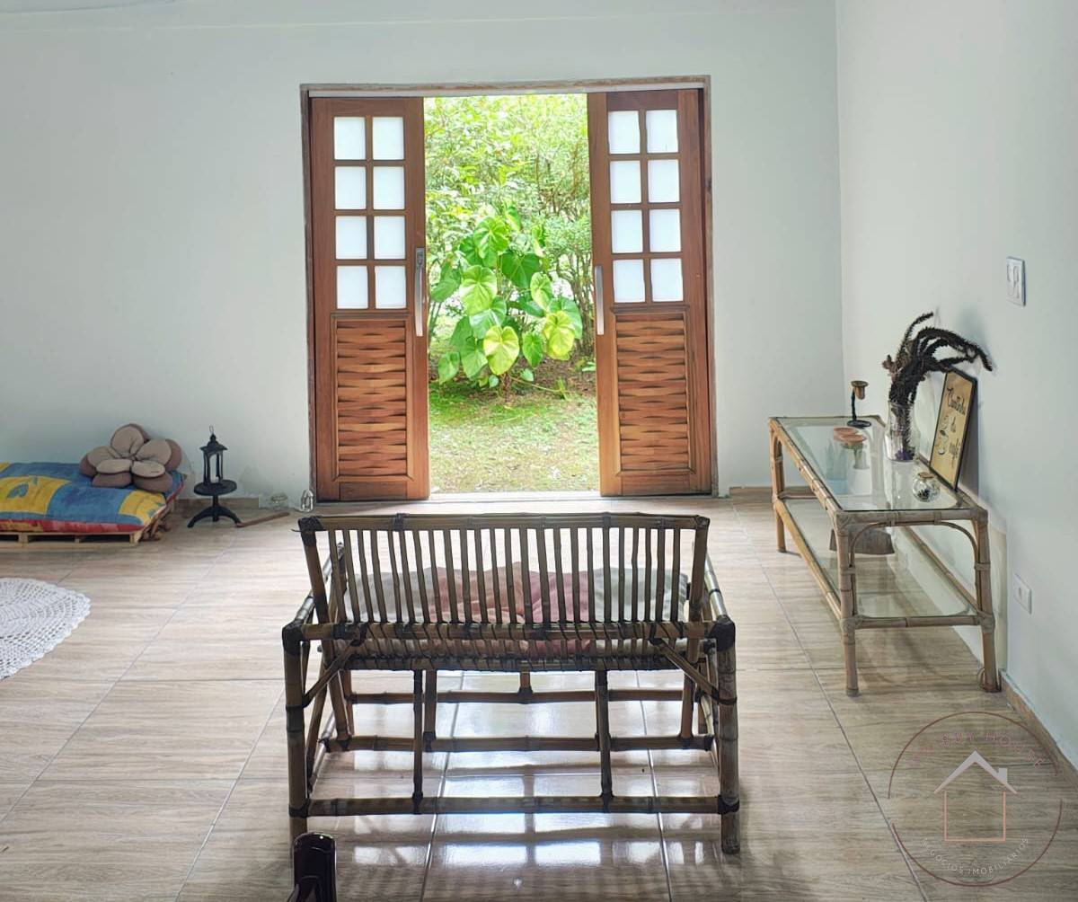 Casa de Campo em Residencial Fechado • 2 Quartos, Sala, Cozinha, Banheiro - Imobby House