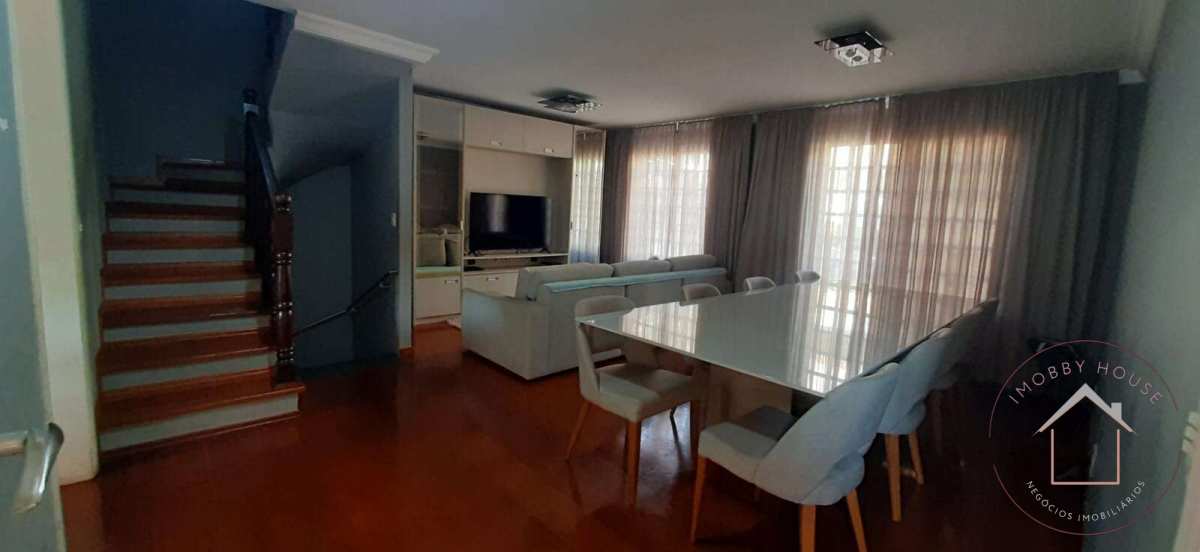 Sobrado no Condomínio Villa das Flores,  no Horto do Ipê, com 4 quartos, 220m², 2 Vagas.